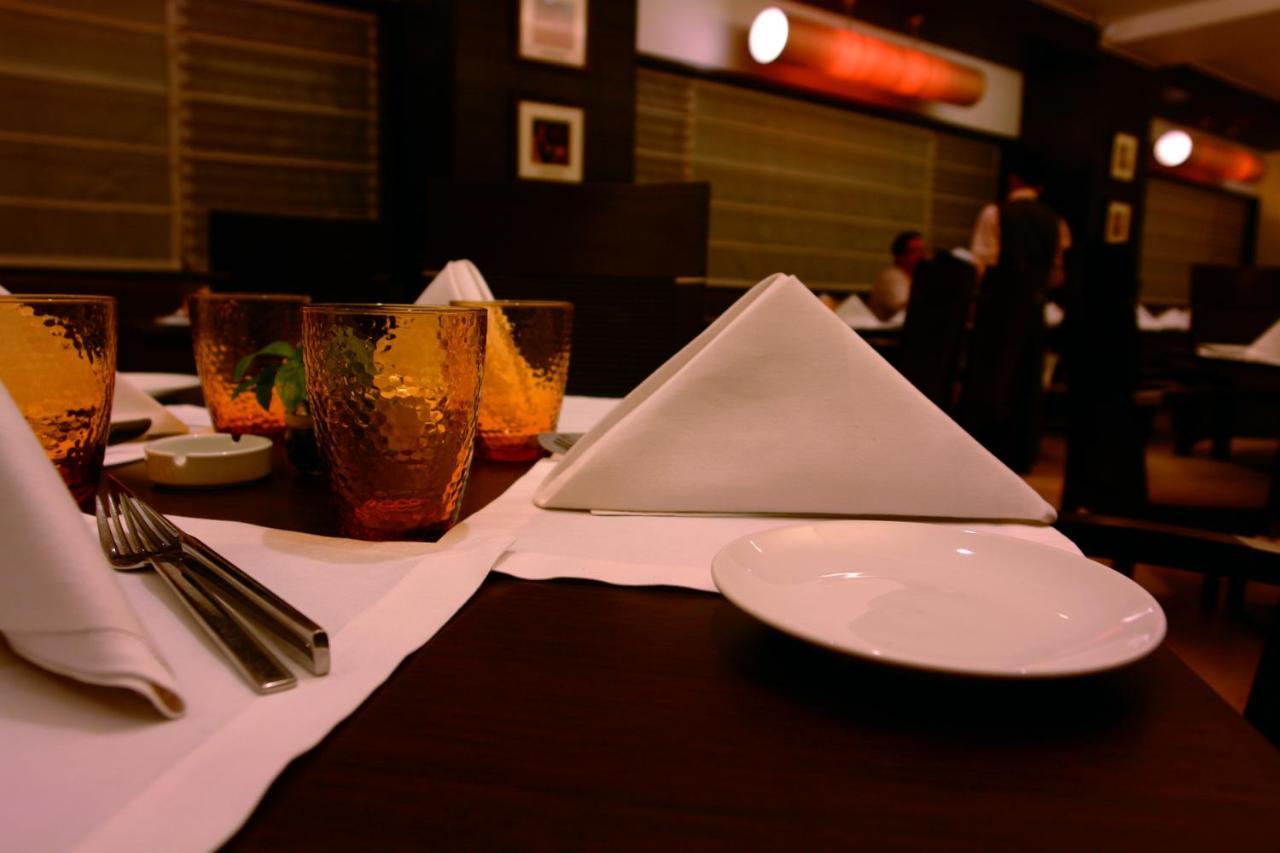 The Hans, New Delhi Bagian luar foto