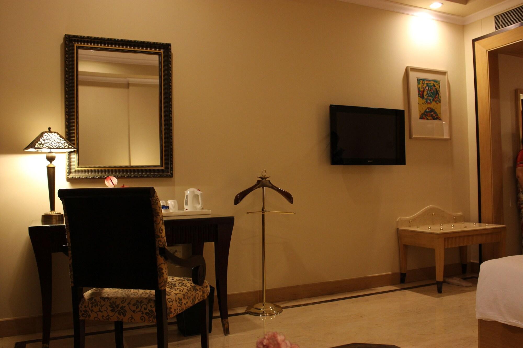 The Hans, New Delhi Bagian luar foto