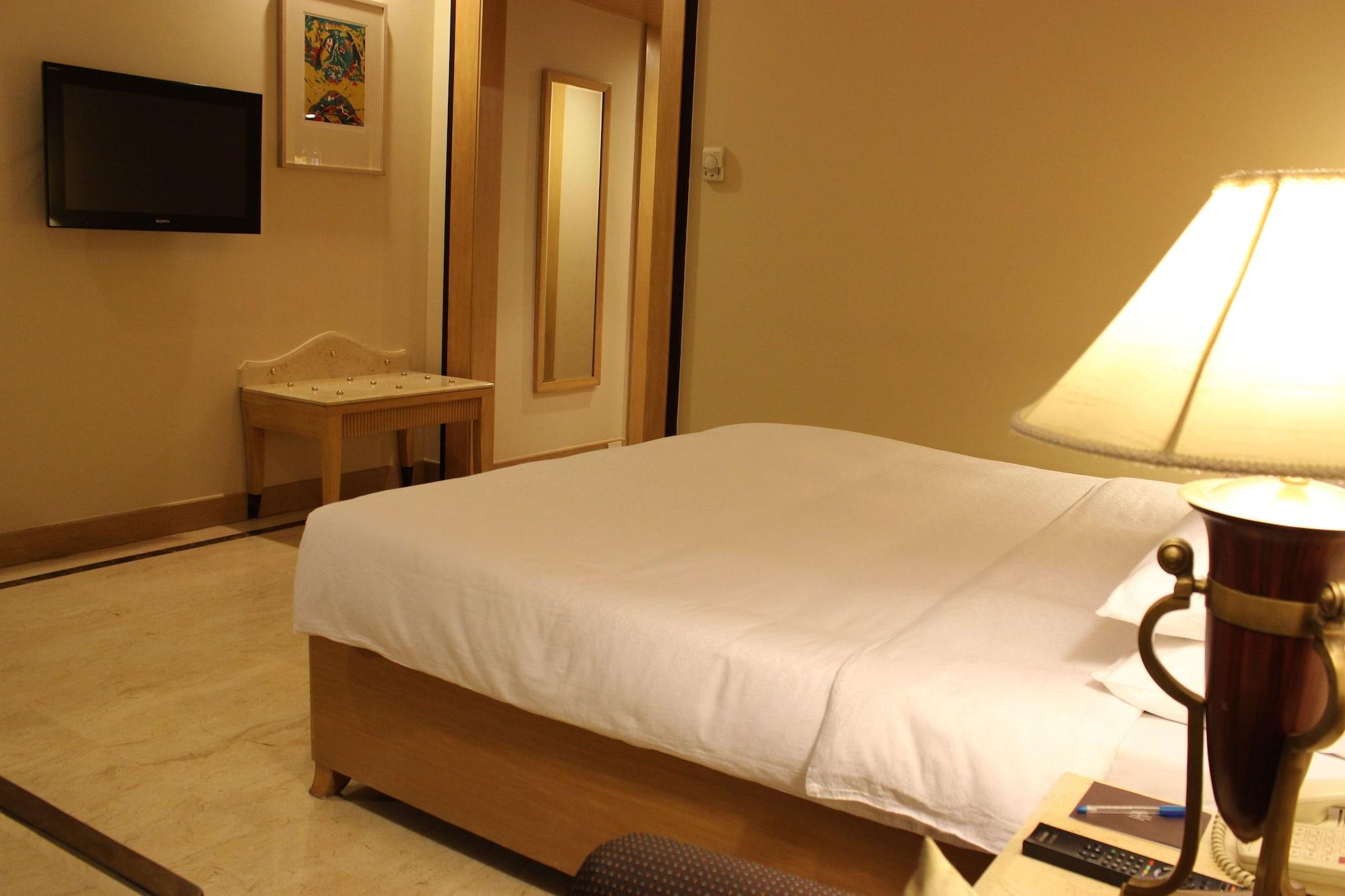 The Hans, New Delhi Bagian luar foto