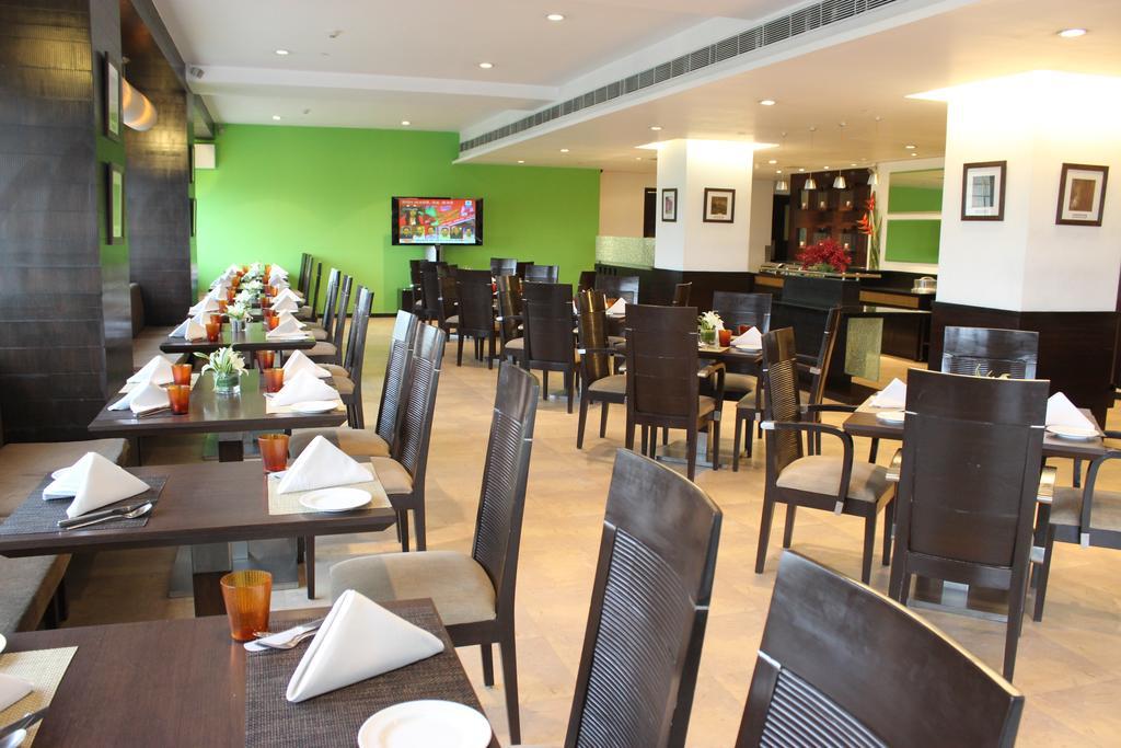 The Hans, New Delhi Bagian luar foto
