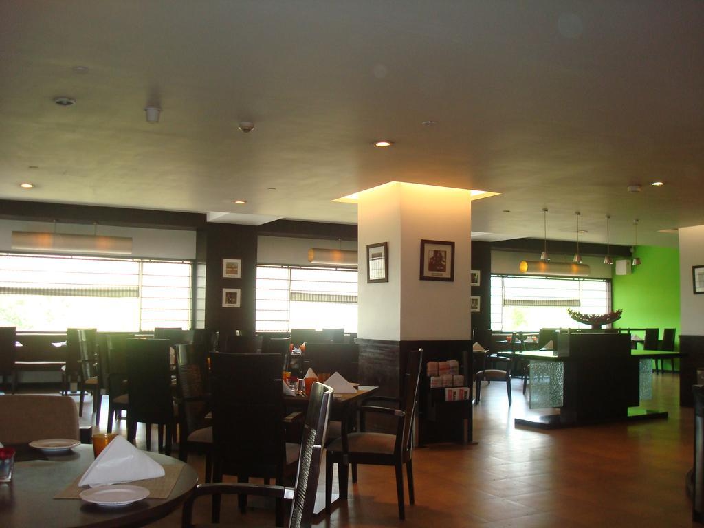 The Hans, New Delhi Bagian luar foto