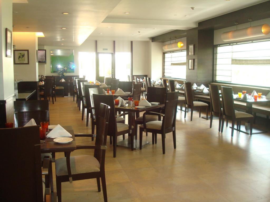 The Hans, New Delhi Bagian luar foto