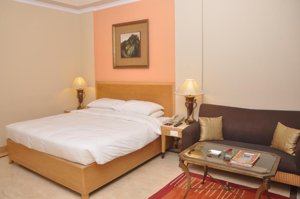 The Hans, New Delhi Bagian luar foto