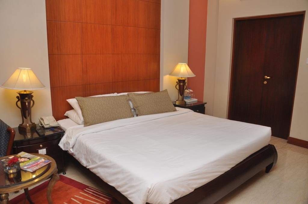 The Hans, New Delhi Bagian luar foto